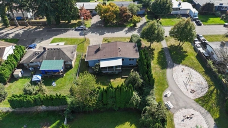 Hot Tub / Spa Photo of 45415 Barton Avenue, Chilliwack, BC