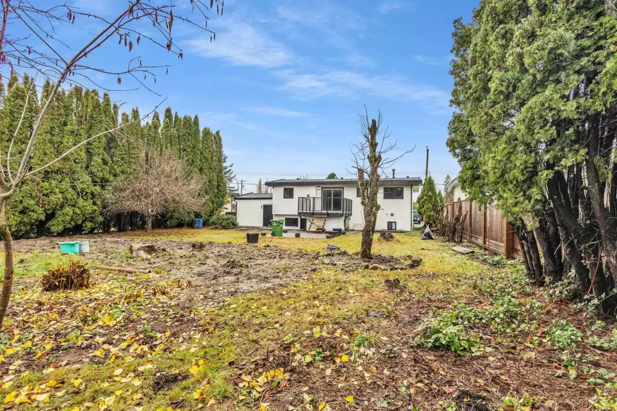 Guest Bathroom Photo of 45122 Balmoral Avenue, Chilliwack, BC