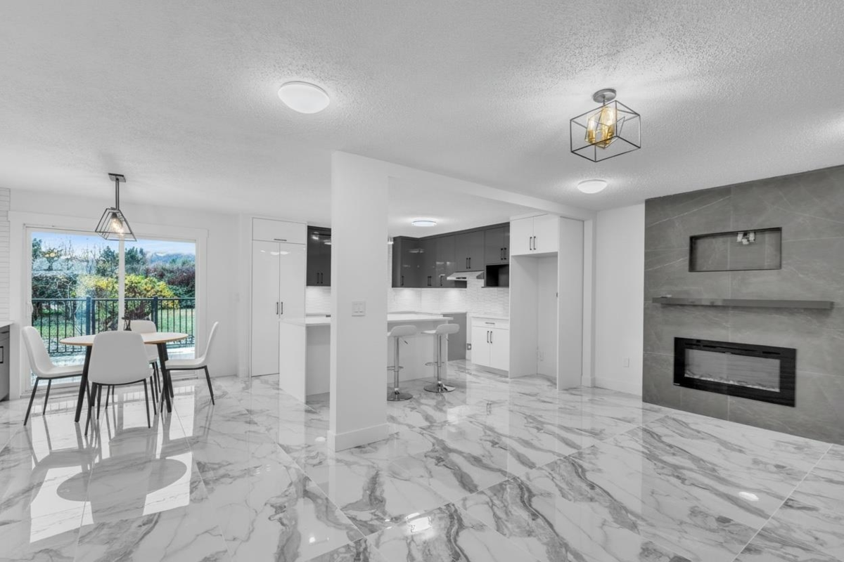 Living Room Photo of 45122 Balmoral Avenue, Chilliwack, BC