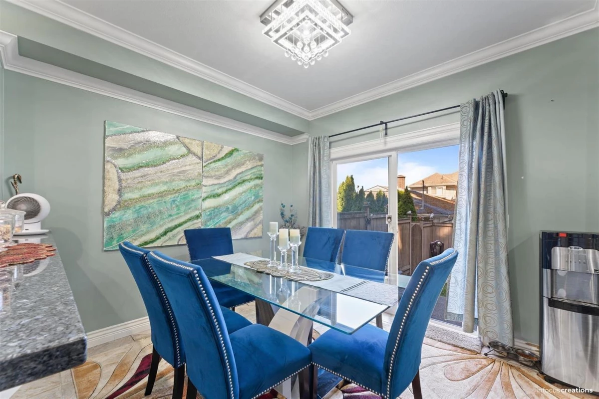 Family Room Photo of 10 14453 72 Avenue, Surrey, BC