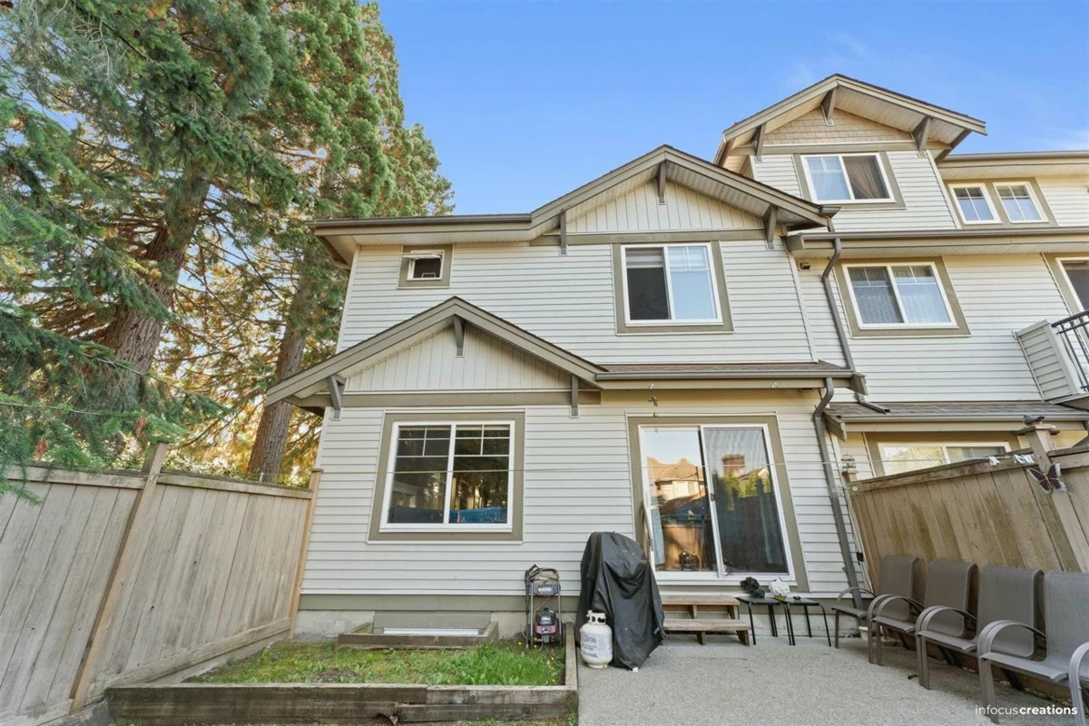 Outdoor Deck Photo of 10 14453 72 Avenue, Surrey, BC