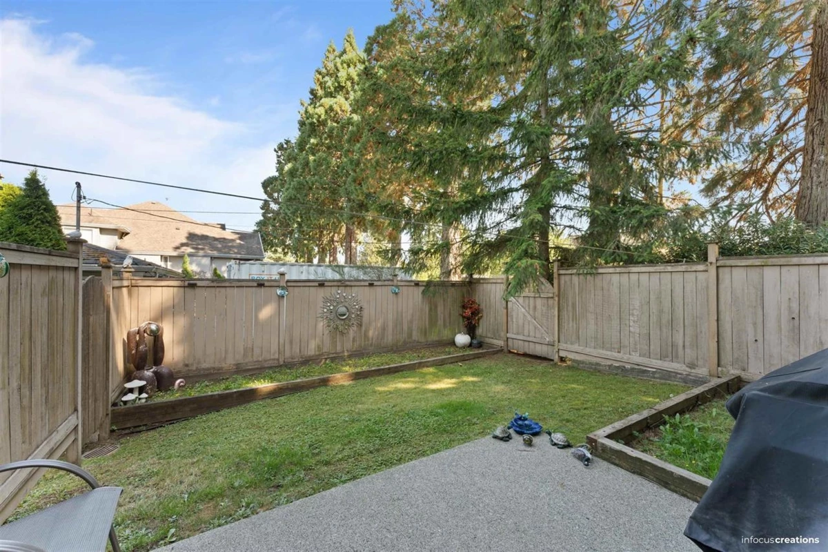 Outdoor Patio Photo of 10 14453 72 Avenue, Surrey, BC