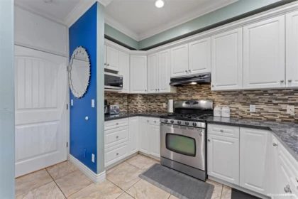 Primary Bathroom Photo of 10 14453 72 Avenue, Surrey, BC