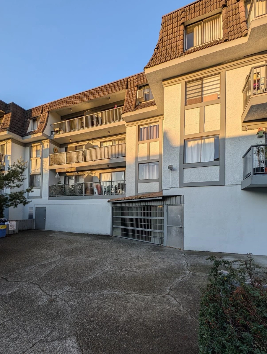 Entry Foyer Photo of 105 275 W 2nd Street, North Vancouver, BC