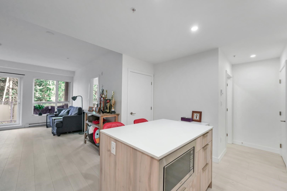 Living Room Photo of 409 3596 Malsum Drive, North Vancouver, BC