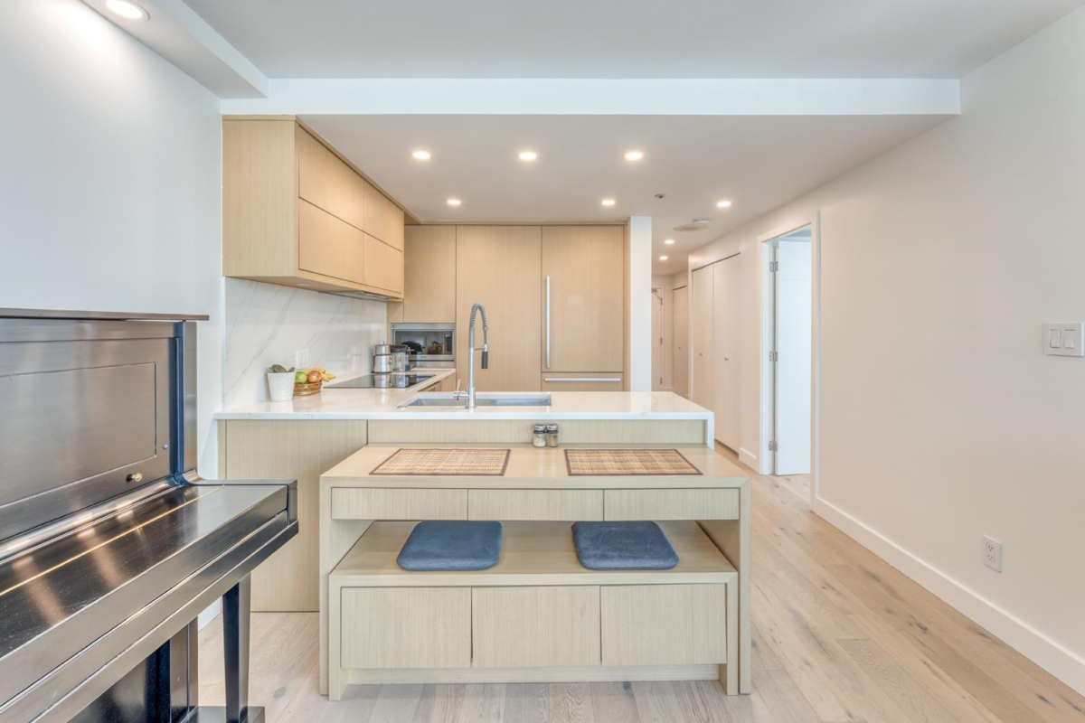 Dining Area Photo of 1001 588 Broughton Street, Vancouver, BC
