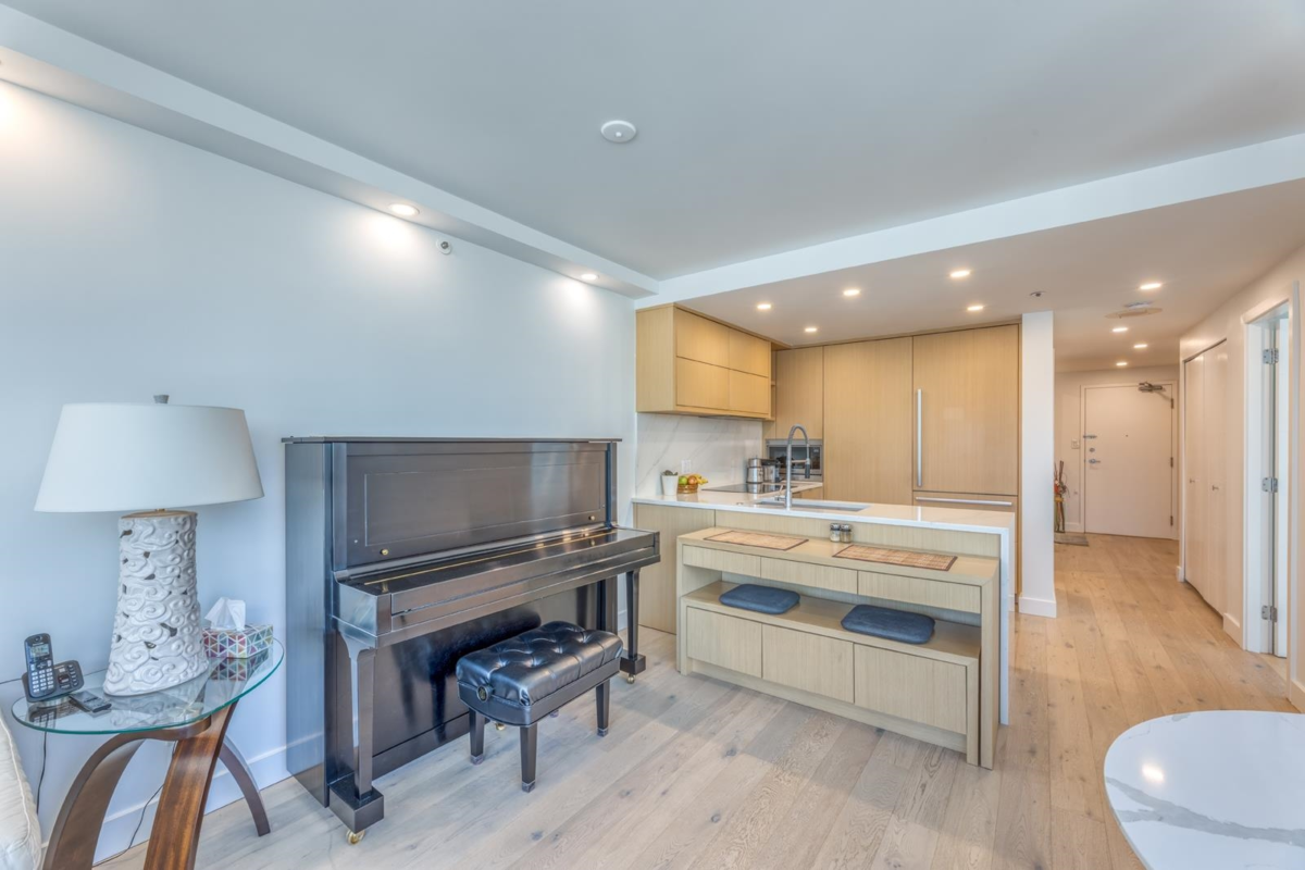 Family Room Photo of 1001 588 Broughton Street, Vancouver, BC