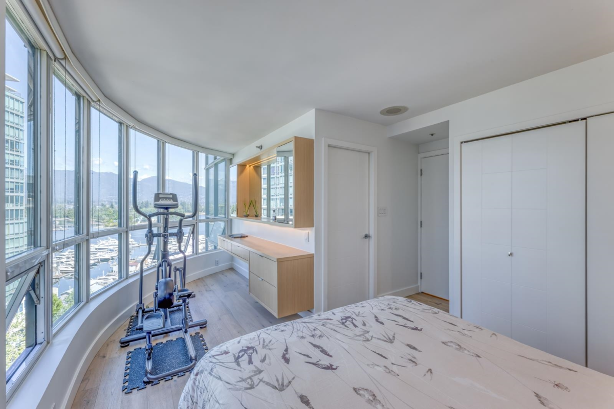 Guest Bathroom Photo of 1001 588 Broughton Street, Vancouver, BC