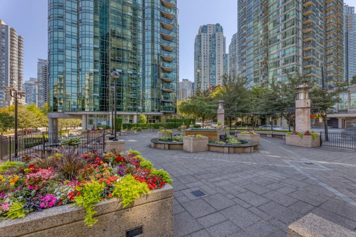 Outdoor Deck Photo of 1001 588 Broughton Street, Vancouver, BC