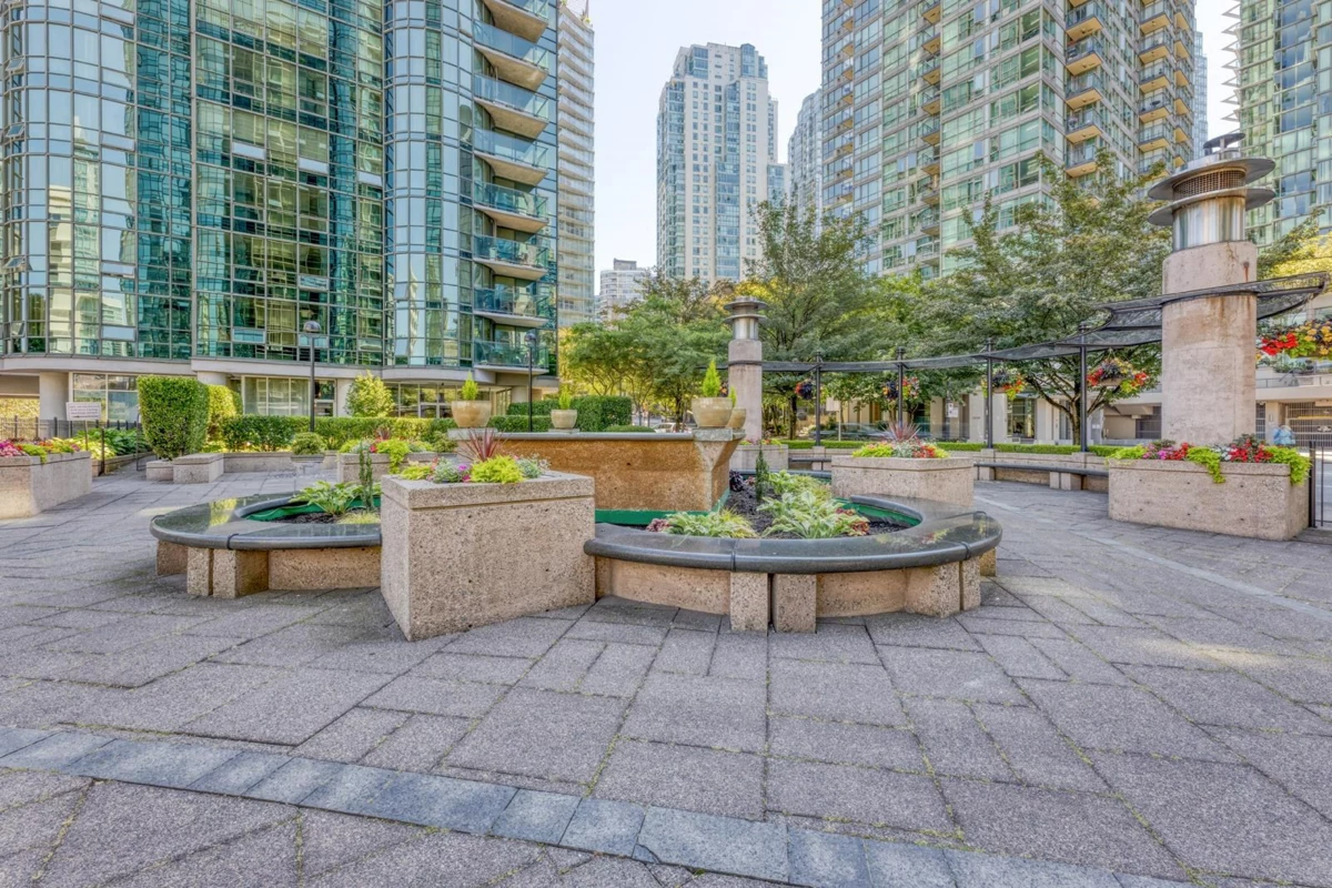 Outdoor Patio Photo of 1001 588 Broughton Street, Vancouver, BC