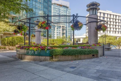 Front Yard Photo of 1001 588 Broughton Street, Vancouver, BC