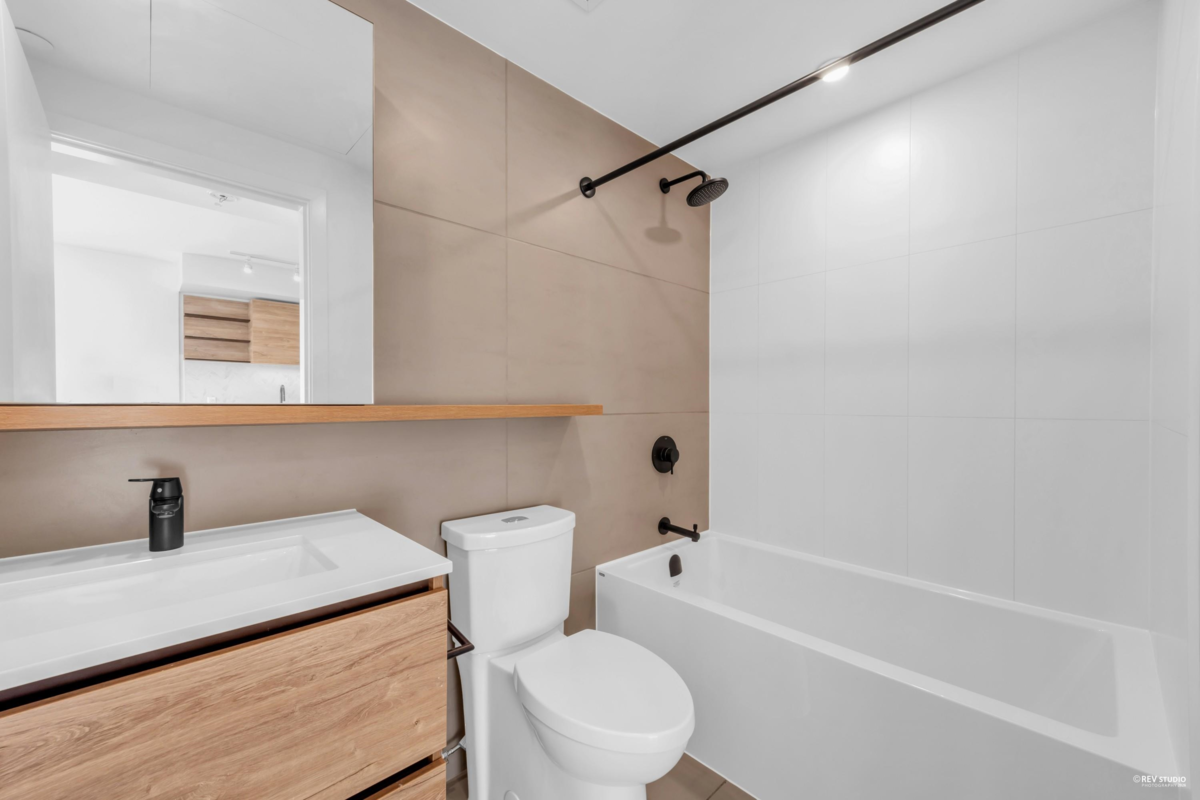 Breakfast Nook Photo of 907 13428 105 Avenue, Surrey, BC