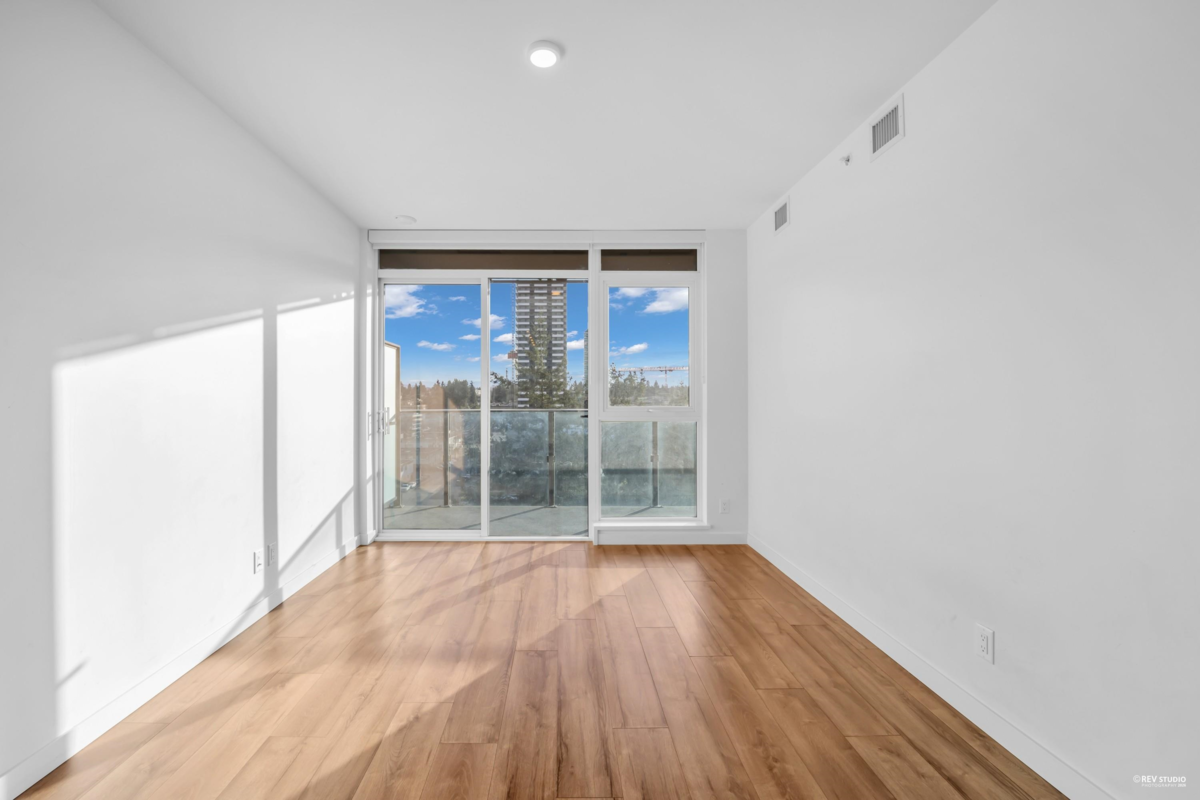 Dining Area Photo of 907 13428 105 Avenue, Surrey, BC