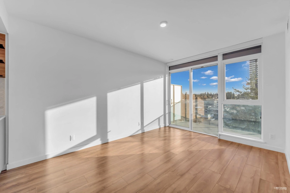 Family Room Photo of 907 13428 105 Avenue, Surrey, BC