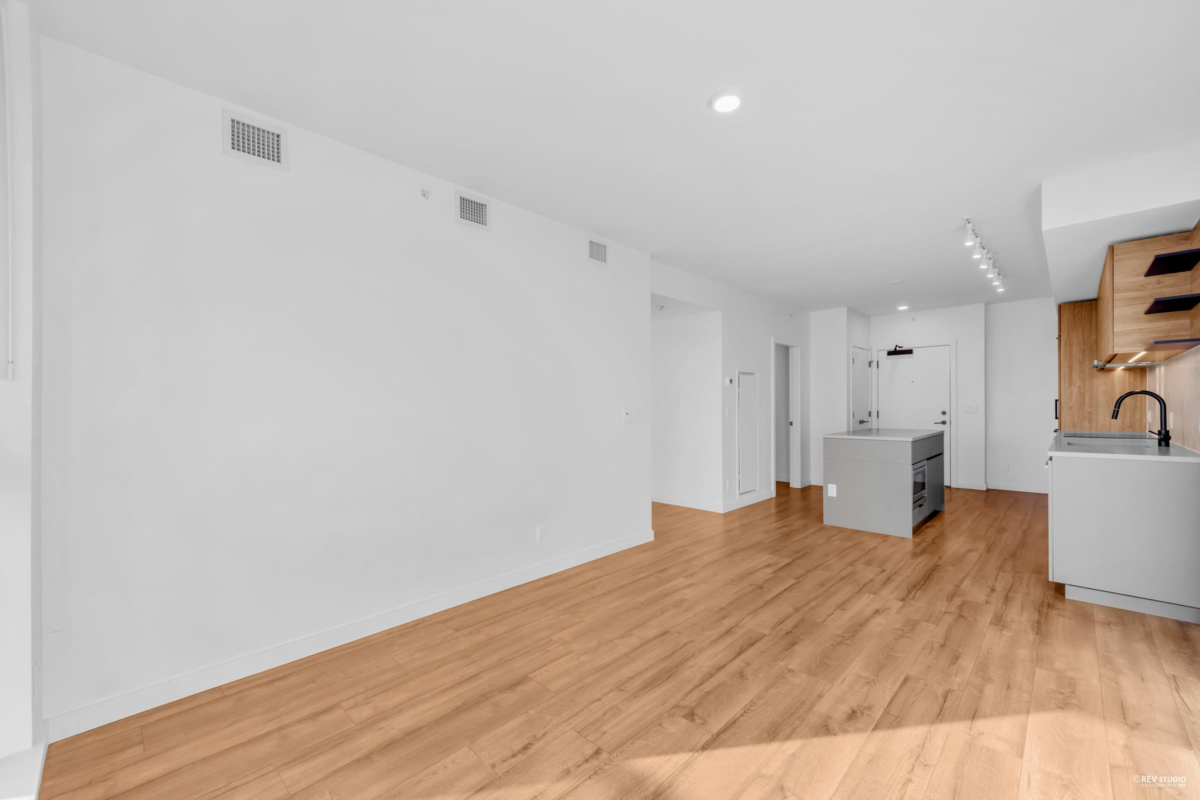 Laundry Room Photo of 907 13428 105 Avenue, Surrey, BC