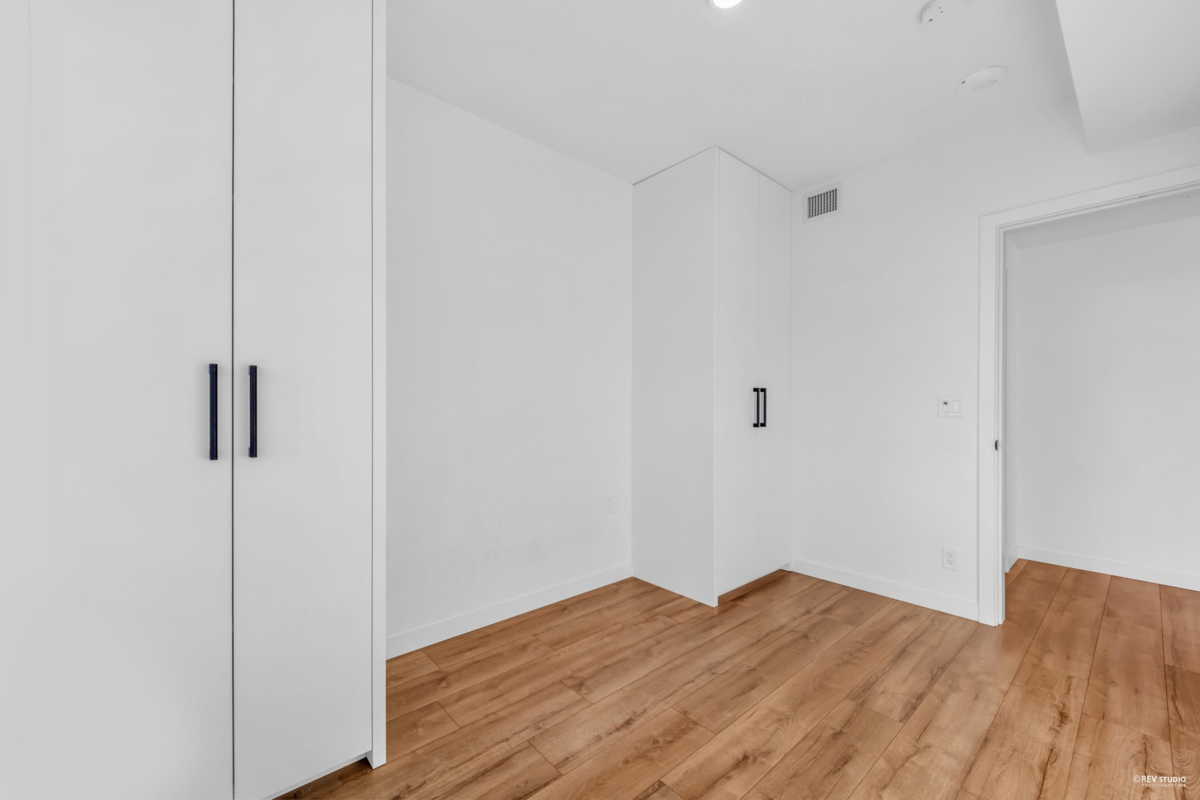 Primary Bathroom Photo of 907 13428 105 Avenue, Surrey, BC