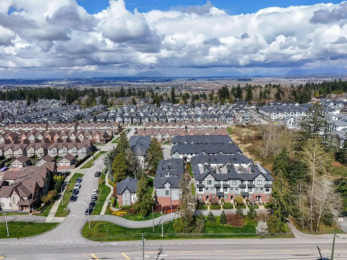 Backyard Photo of 104 16528 24a Avenue, Surrey, BC