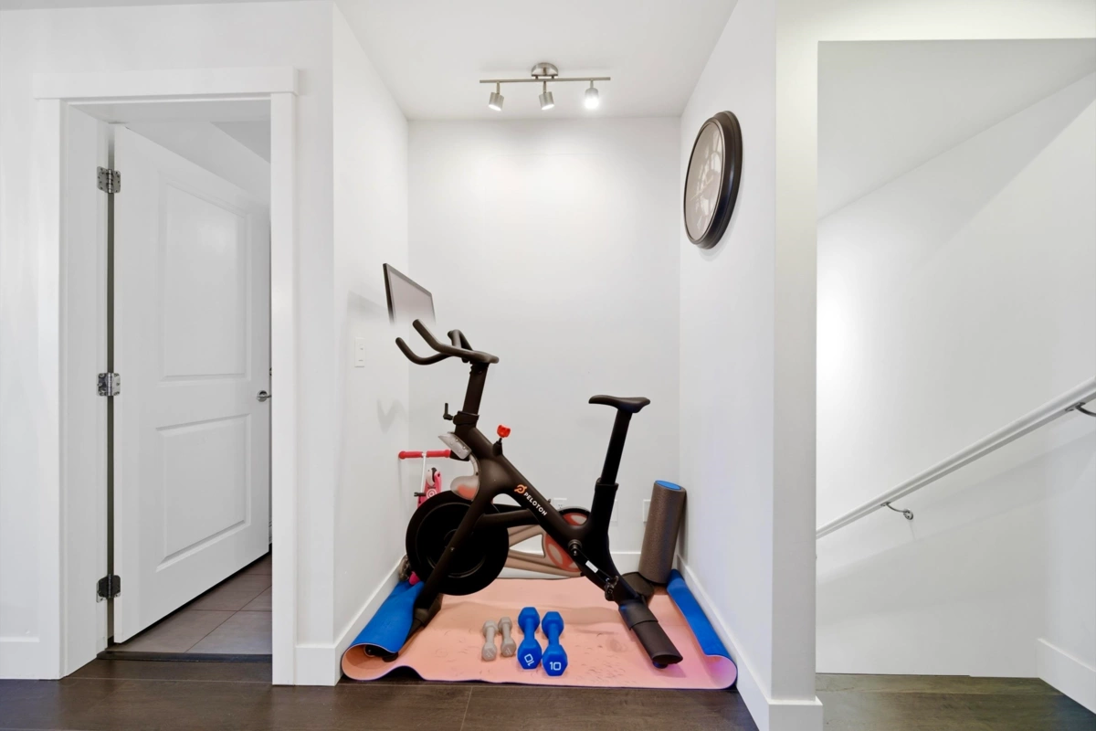 Basement Recreation Room Photo of 104 16528 24a Avenue, Surrey, BC