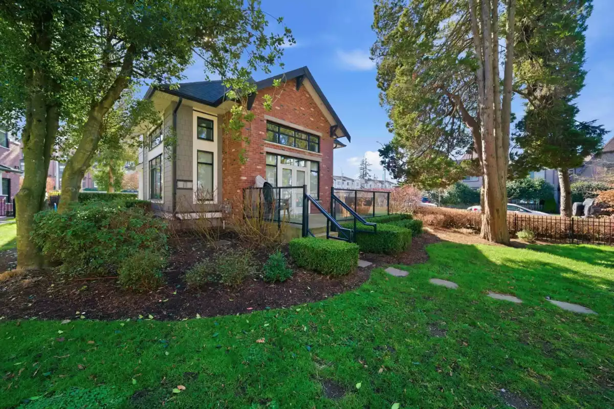 Entry Foyer Photo of 104 16528 24a Avenue, Surrey, BC