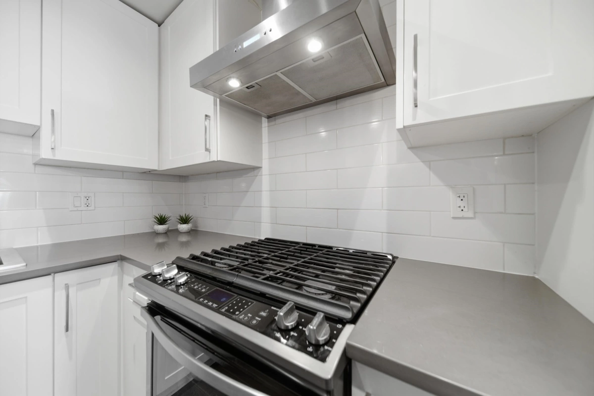 Primary Bathroom Photo of 104 16528 24a Avenue, Surrey, BC