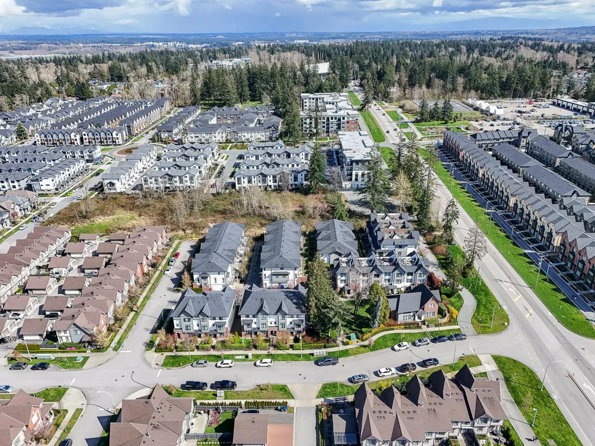 Swimming Pool Photo of 104 16528 24a Avenue, Surrey, BC