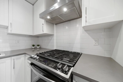 Primary Bathroom Photo of 104 16528 24a Avenue, Surrey, BC