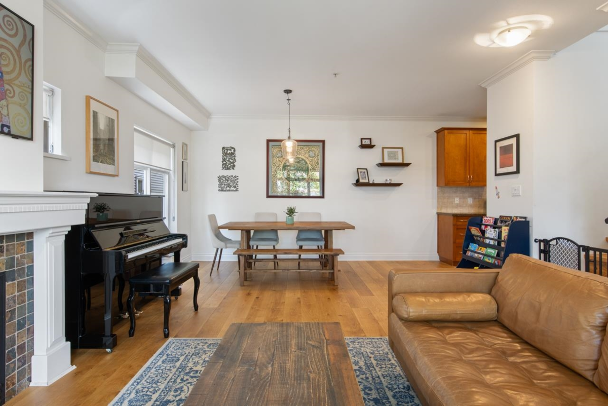 Breakfast Nook Photo of 830 E 10th Avenue, Vancouver, BC