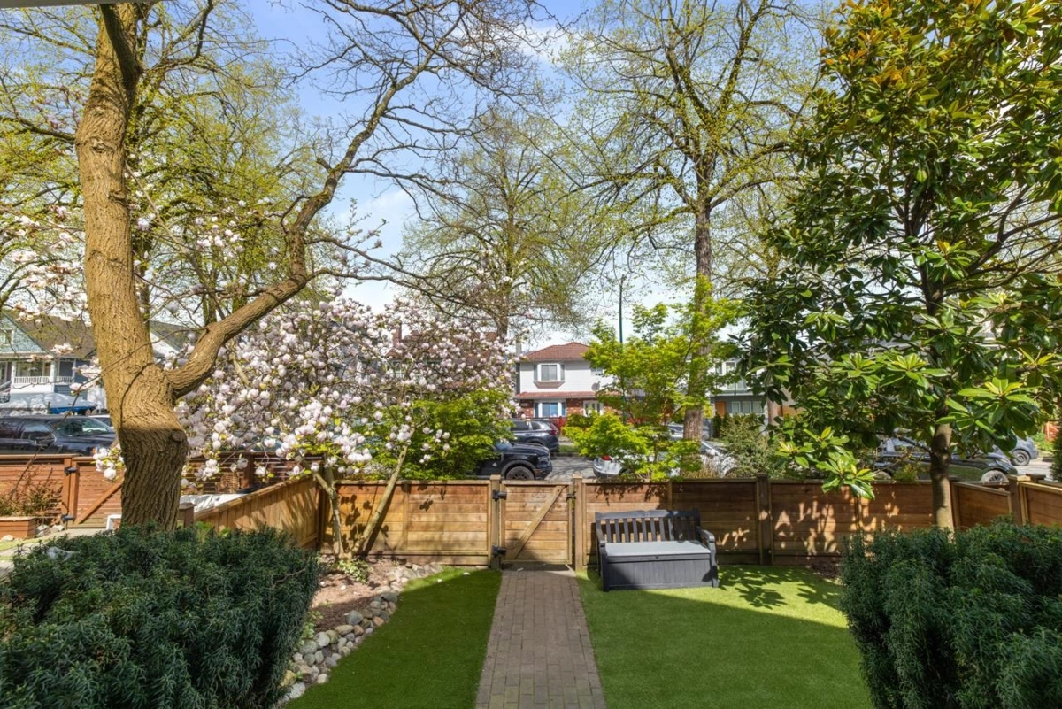 Outdoor Patio Photo of 830 E 10th Avenue, Vancouver, BC