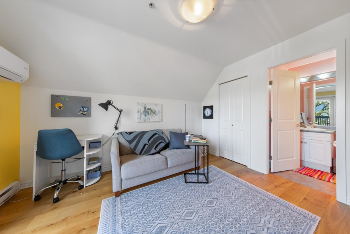 Powder Room Photo of 830 E 10th Avenue, Vancouver, BC