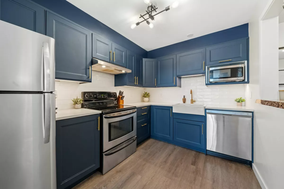 Kitchen Island Photo of 203 202 Mowat Street, New Westminster, BC