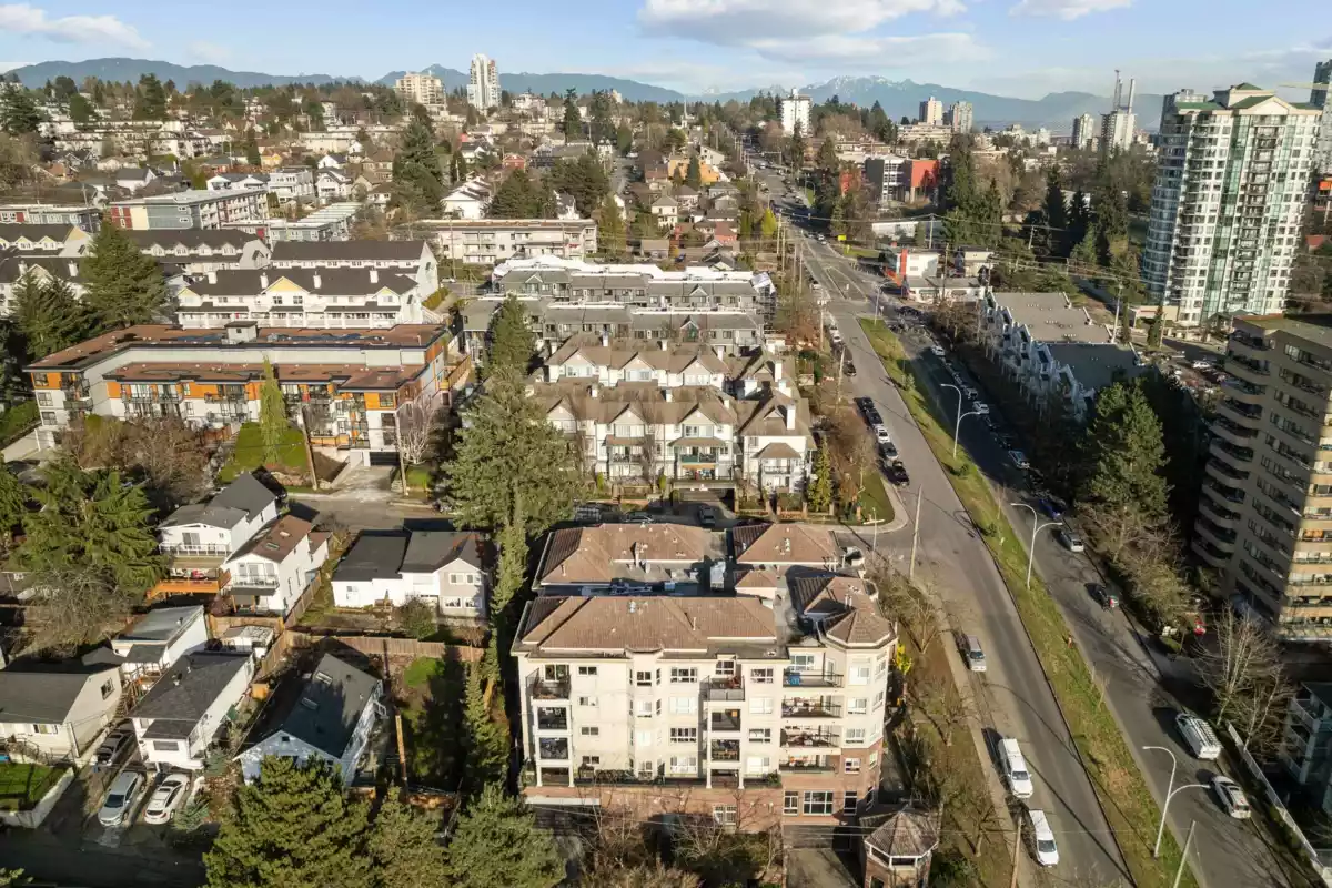Outdoor Patio Photo of 203 202 Mowat Street, New Westminster, BC
