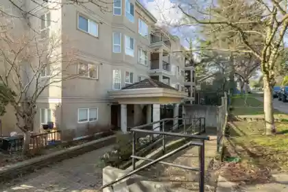 203 202 Mowat Street, New Westminster, BC