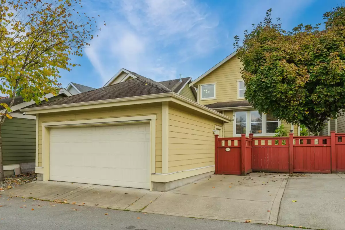 Garden / Landscaping Photo of 9367 Casimir Street, Langley, BC