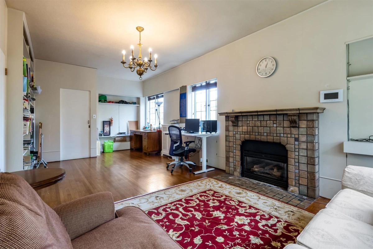 Breakfast Nook Photo of 3737 Pine Crescent, Vancouver, BC