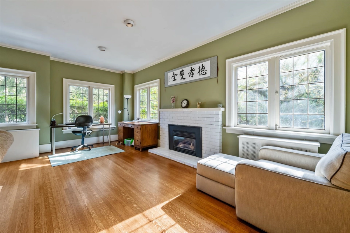 Living Room Photo of 3737 Pine Crescent, Vancouver, BC
