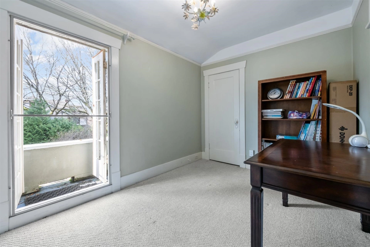 Powder Room Photo of 3737 Pine Crescent, Vancouver, BC