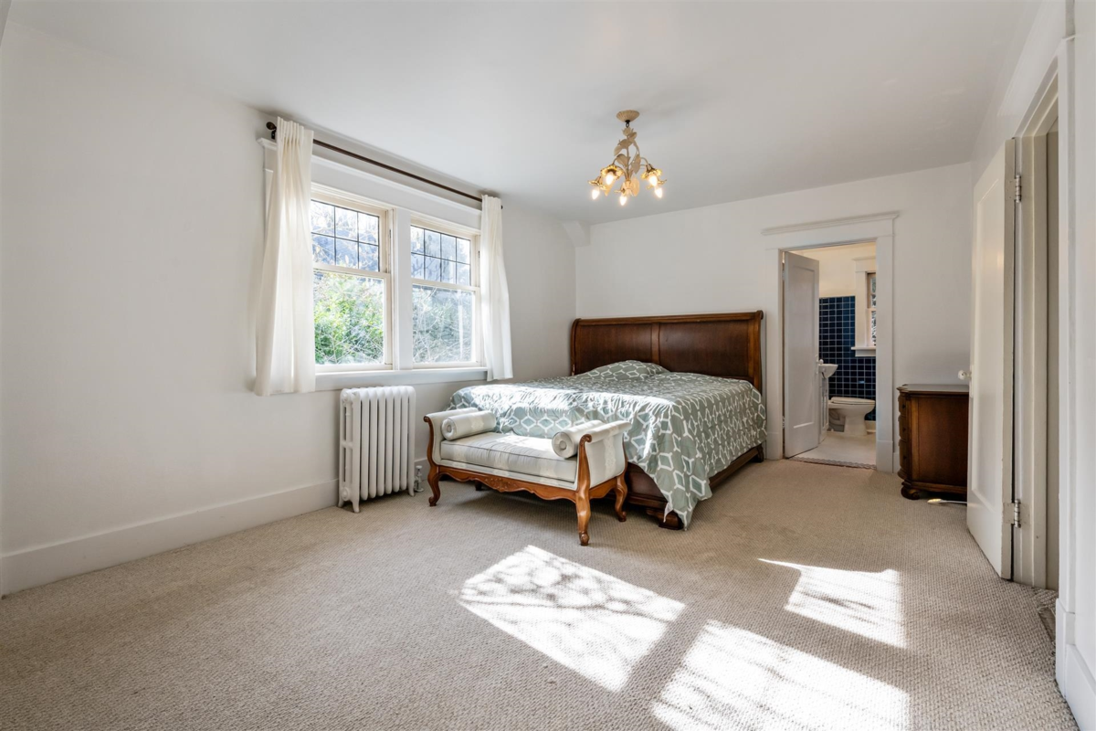 Primary Bathroom Photo of 3737 Pine Crescent, Vancouver, BC
