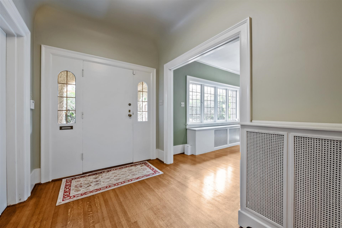 Primary Bedroom Photo of 3737 Pine Crescent, Vancouver, BC