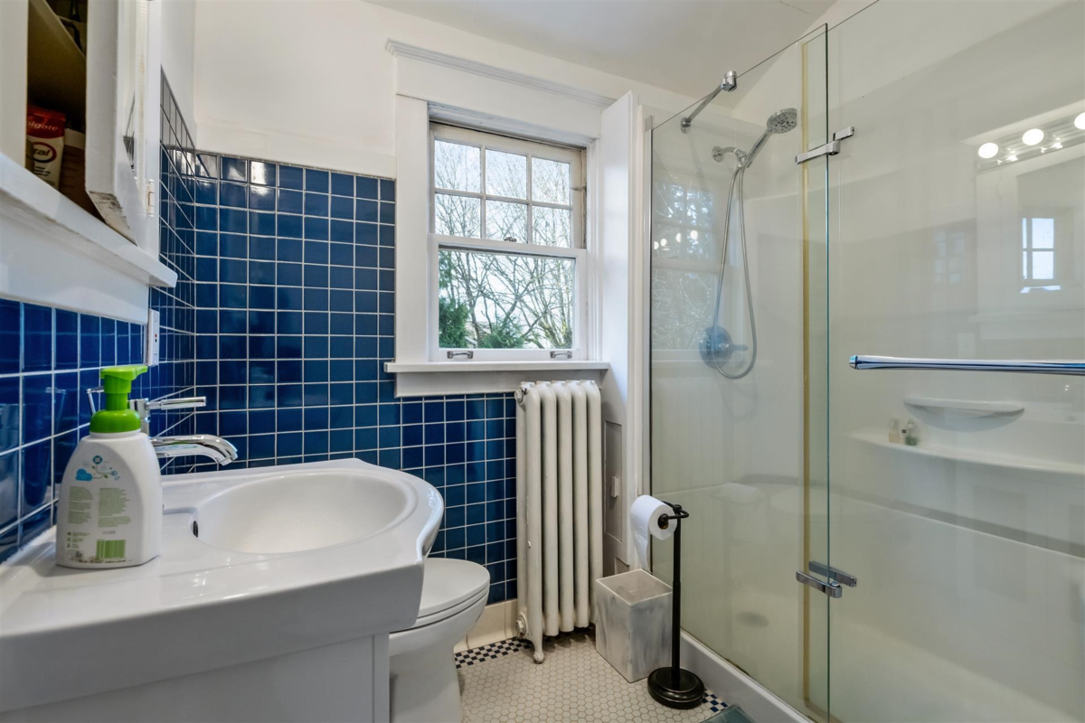 Walk-In Closet Photo of 3737 Pine Crescent, Vancouver, BC