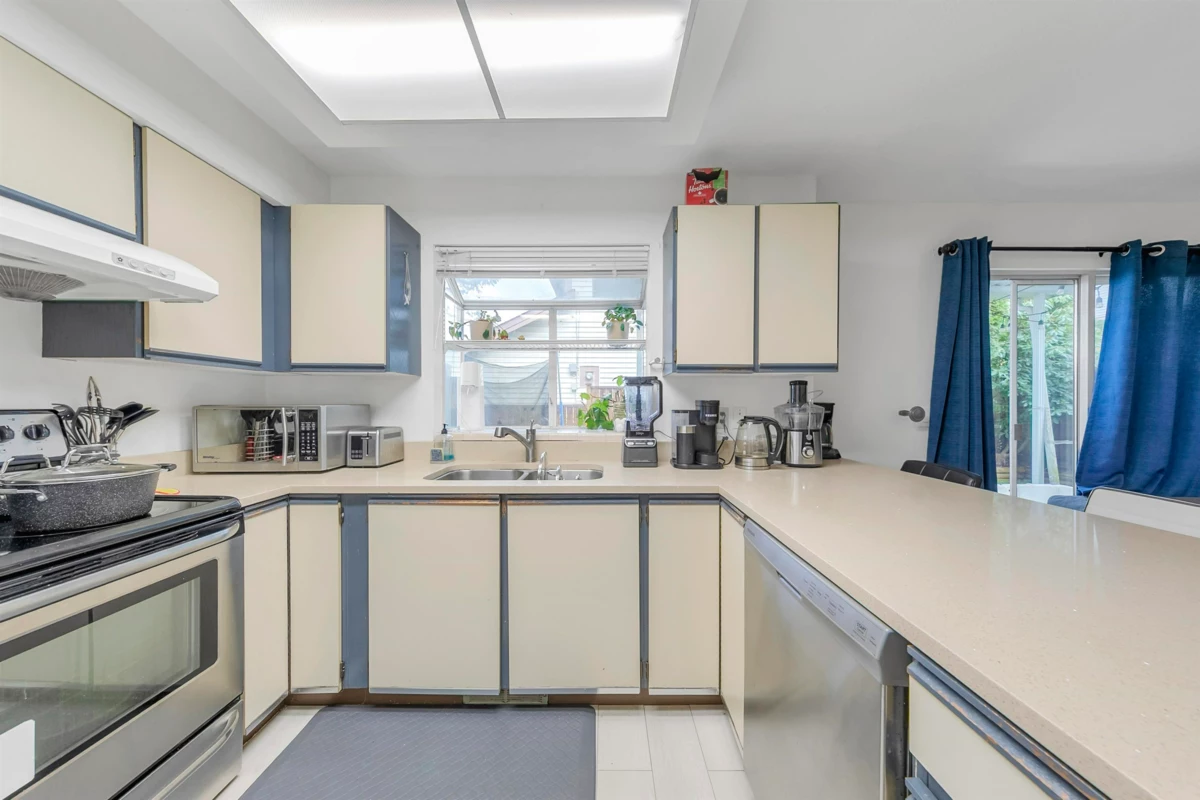 Breakfast Nook Photo of 1280 Sherman Street, Coquitlam, BC