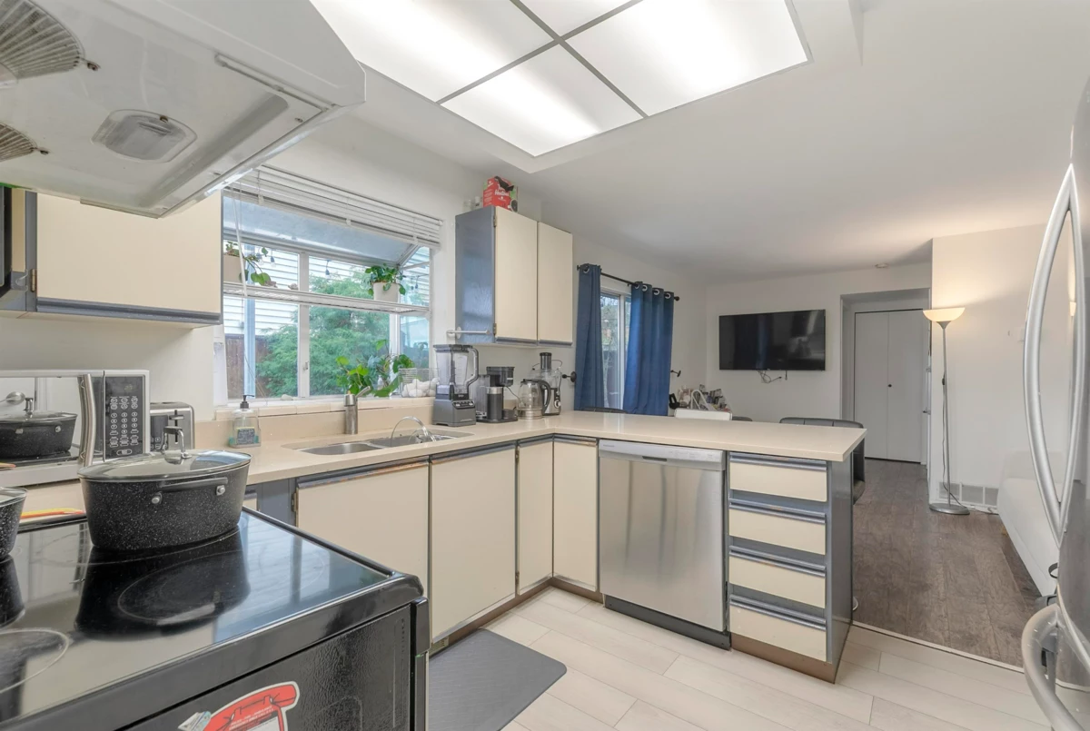 Pantry Photo of 1280 Sherman Street, Coquitlam, BC