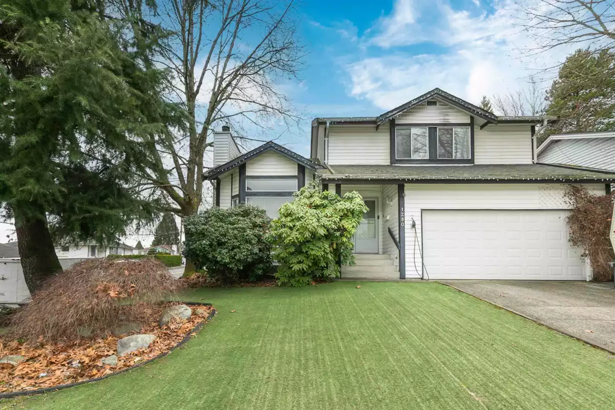 Staircase Photo of 1280 Sherman Street, Coquitlam, BC