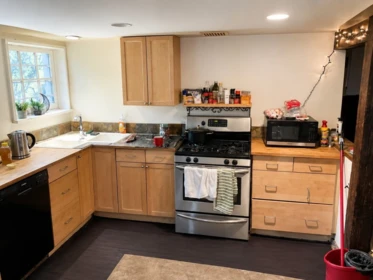 Kitchen Island Photo of 1217 Sixth Avenue, New Westminster, BC