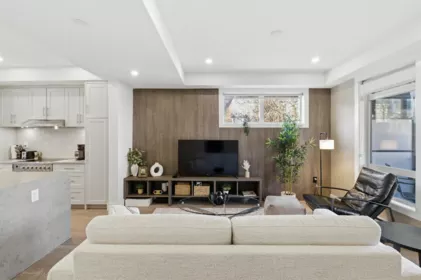 1 115 W Queens Road, North Vancouver, BC