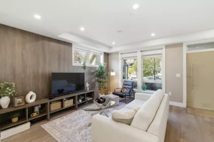 1 115 W Queens Road, North Vancouver, BC