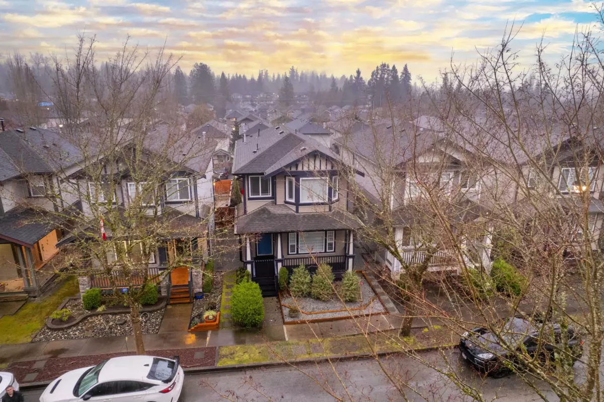 Family Room Photo of 24222 103 Avenue, Maple Ridge, BC