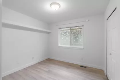 Hallway Photo of 24222 103 Avenue, Maple Ridge, BC
