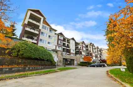211 19677 Meadow Gardens Way, Pitt Meadows, BC, Pitt Meadows — Apartment/Condo for sale
