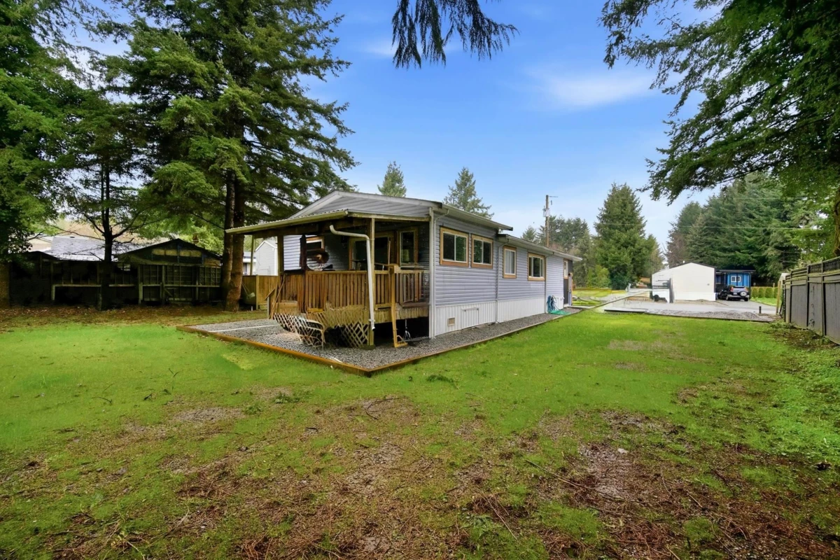 Living Room Photo of 8 41711 Taylor Road, Mission, BC