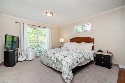 Guest Bathroom Photo of 16143 9 Avenue, Surrey, BC